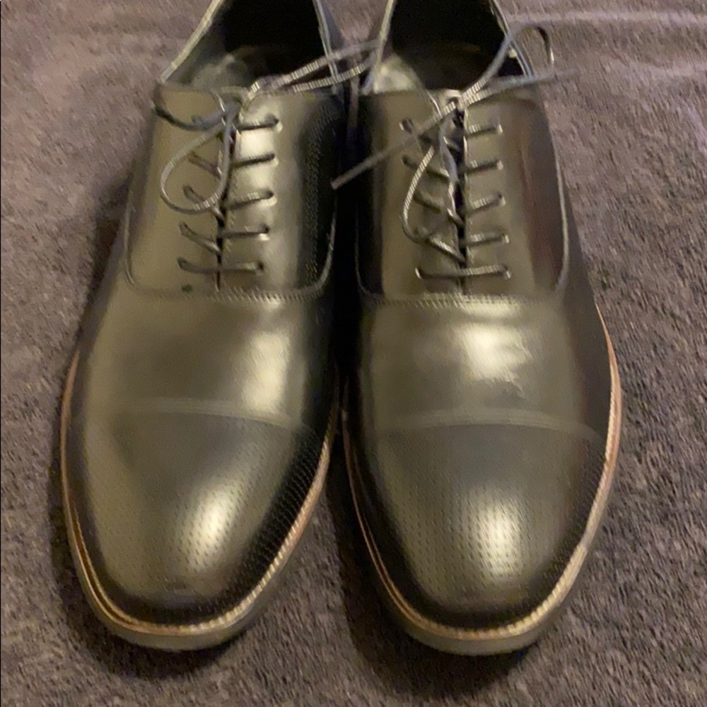 Men’s Black Leather Kenneth Cole Reaction 13 dress